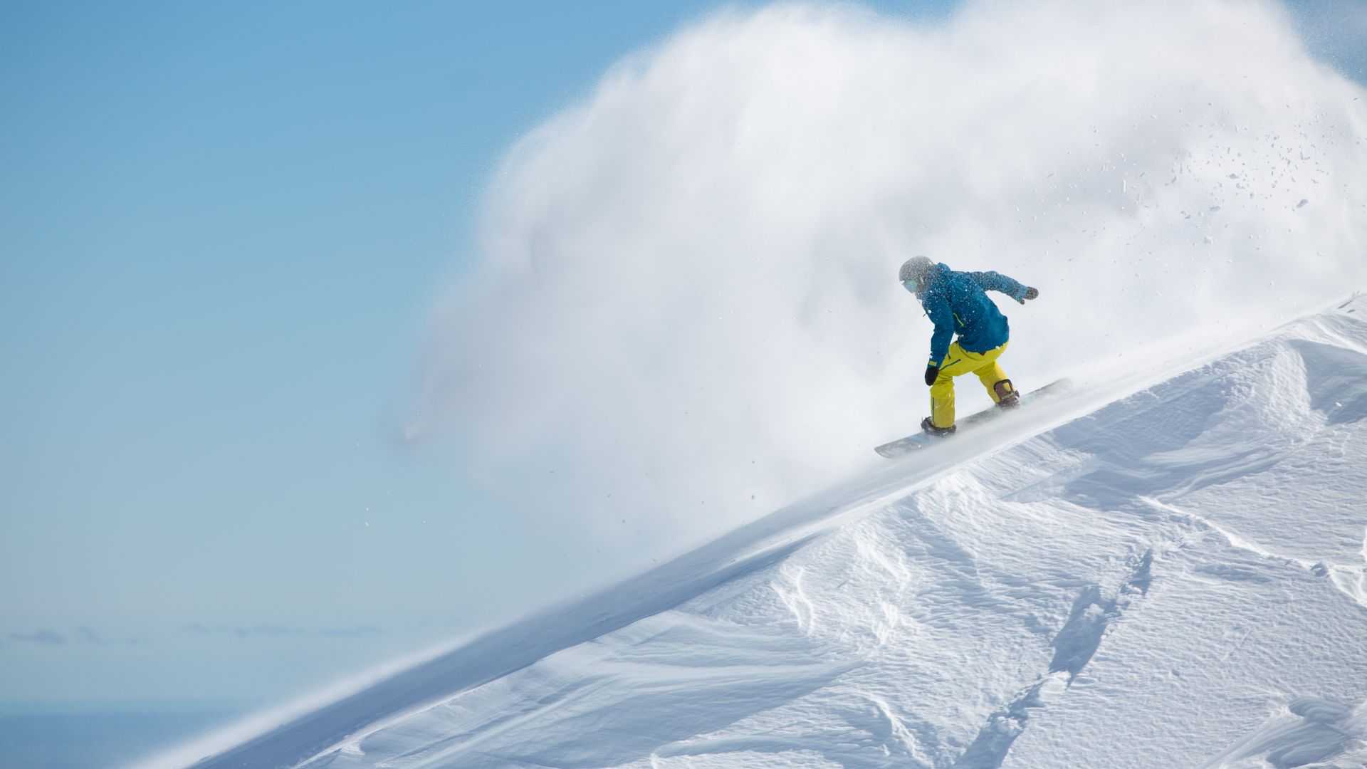 Snowboarder with snow spray - Visit Ruapehu.jpg